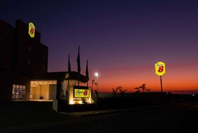 Super 8 by Wyndham Manzanillo