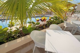 Super 8 by Wyndham Manzanillo