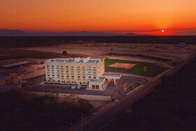 Super 8 by Wyndham Manzanillo