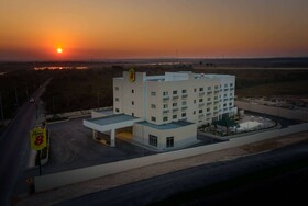 Super 8 by Wyndham Manzanillo