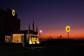 Super 8 by Wyndham Manzanillo