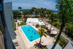 Skylight Suites Restaurant Bar