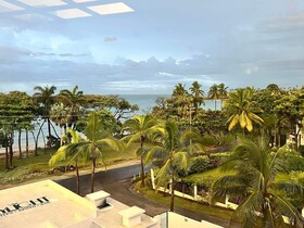 Skylight Suites Restaurant Bar