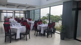 Skylight Suites Restaurant Bar