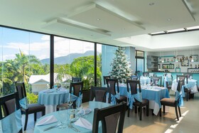 Skylight Suites Restaurant Bar