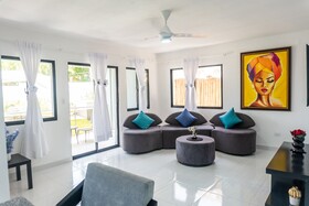 Skylight Suites Restaurant Bar