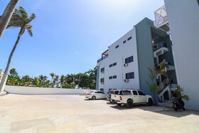 Skylight Suites Restaurant Bar