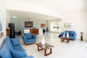 Skylight Suites Restaurant Bar