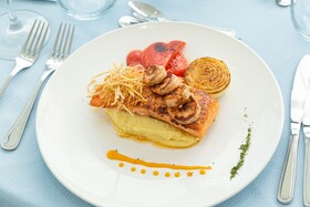 Skylight Suites Restaurant Bar