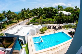 Skylight Suites Restaurant Bar