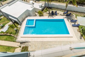 Skylight Suites Restaurant Bar