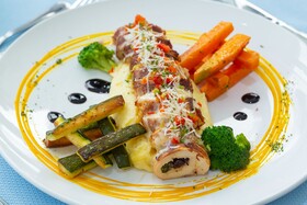 Skylight Suites Restaurant Bar