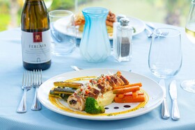 Skylight Suites Restaurant Bar