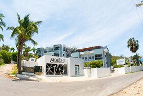 Skylight Suites Restaurant Bar