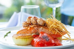 Skylight Suites Restaurant Bar