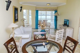 Exxtraordinary Resort-Bellamar