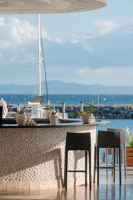 The Bannister Hotel & Yacht Club