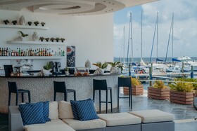 The Bannister Hotel & Yacht Club