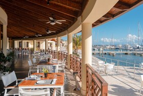 The Bannister Hotel & Yacht Club
