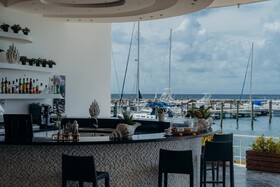 The Bannister Hotel & Yacht Club