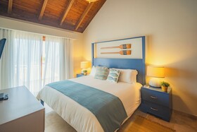 The Bannister Hotel & Yacht Club