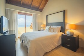 The Bannister Hotel & Yacht Club