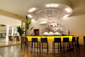 The Bannister Hotel & Yacht Club