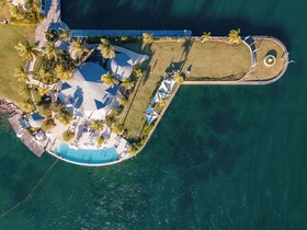 The Bannister Hotel & Yacht Club