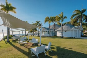 The Bannister Hotel & Yacht Club