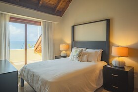 The Bannister Hotel & Yacht Club