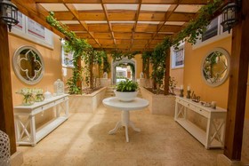 Los Flamencos Aparthotel