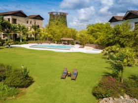 Los Altos Residences