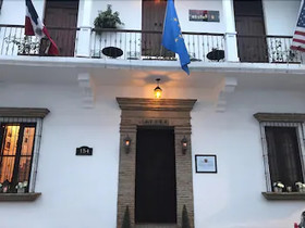 Colonial 154 H Boutique