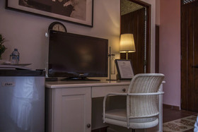 Colonial 154 H Boutique