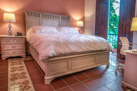 Colonial 154 H Boutique
