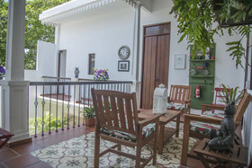 Colonial 154 H Boutique