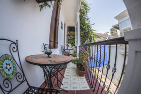 Colonial 154 H Boutique