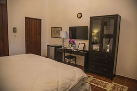 Colonial 154 H Boutique