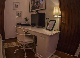 Colonial 154 H Boutique