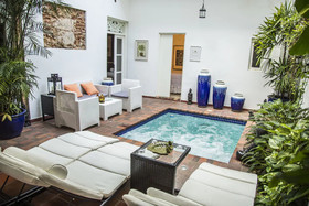 Colonial 154 H Boutique