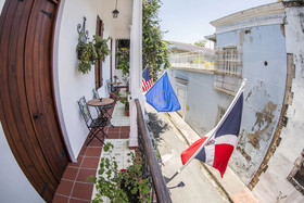 Colonial 154 H Boutique