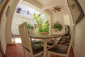 Colonial 154 H Boutique