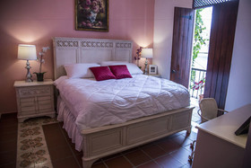Colonial 154 H Boutique