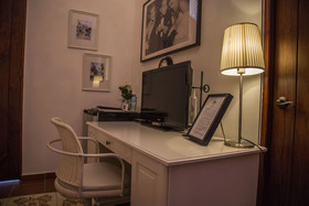 Colonial 154 H Boutique