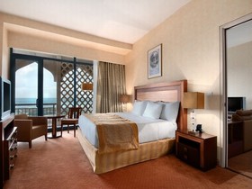 Hilton Alger