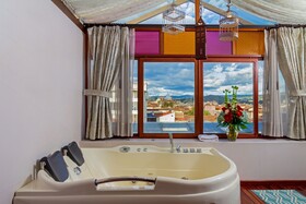 Azul de La Plaza Hotel