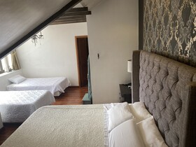 Azul de La Plaza Hotel