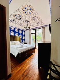 Azul de La Plaza Hotel
