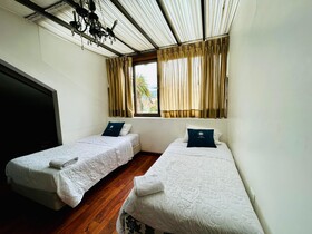 Azul de La Plaza Hotel