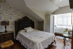 Azul de La Plaza Hotel